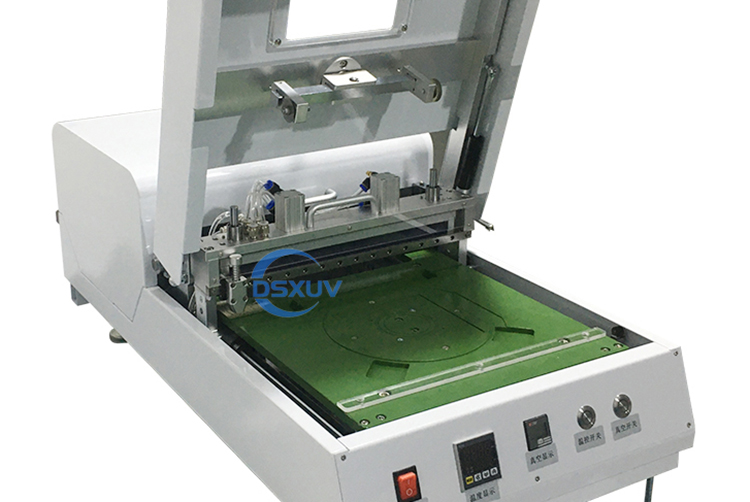 Машина за монтиране на полупроводникови чипове с UV лента