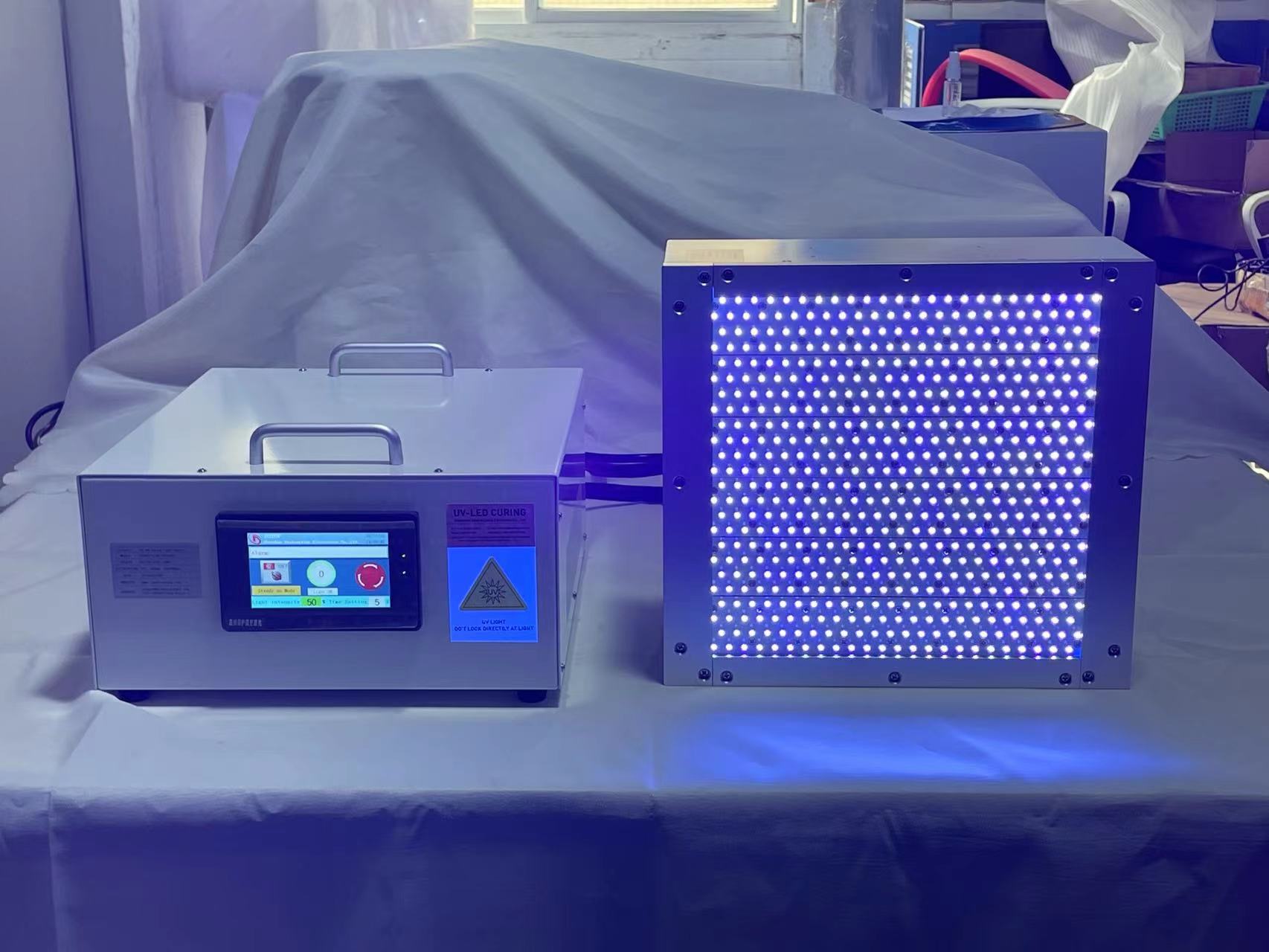 Проучване на UV LED светлинен източник